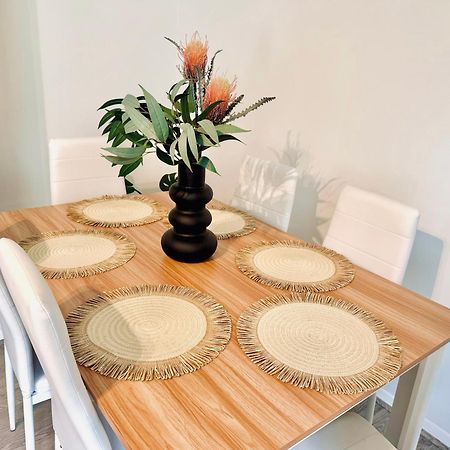 Spacious, Stylish Appartment Close To Transport London Exterior photo